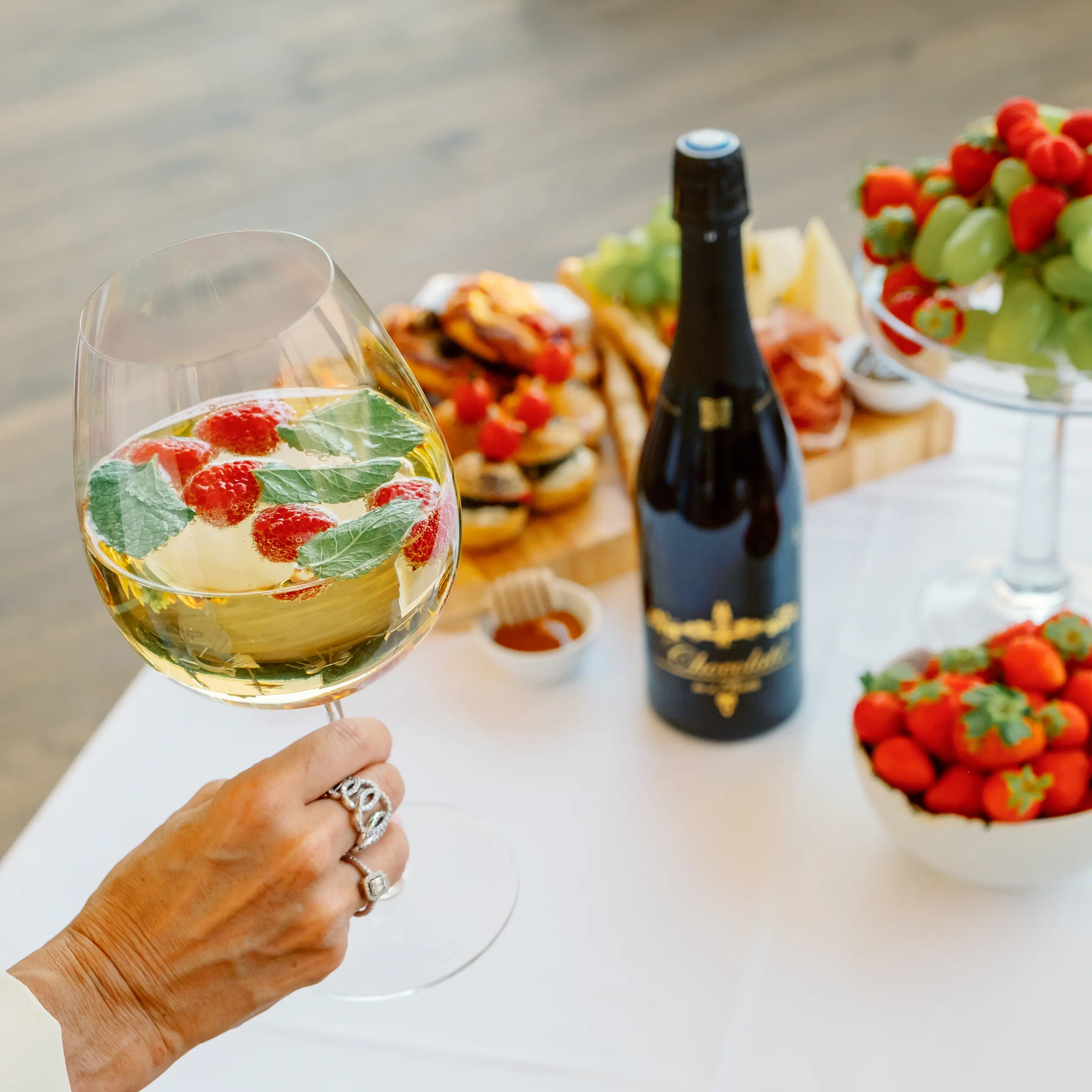 Cóctel Chocolate in a Bottle: Chocolate, Frambuesas y Menta